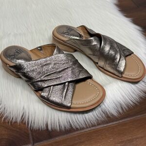NEW Sofft Women's Size 7 M  Bronze Leather‎ Fallon Slide Sandals Slip On Shoe